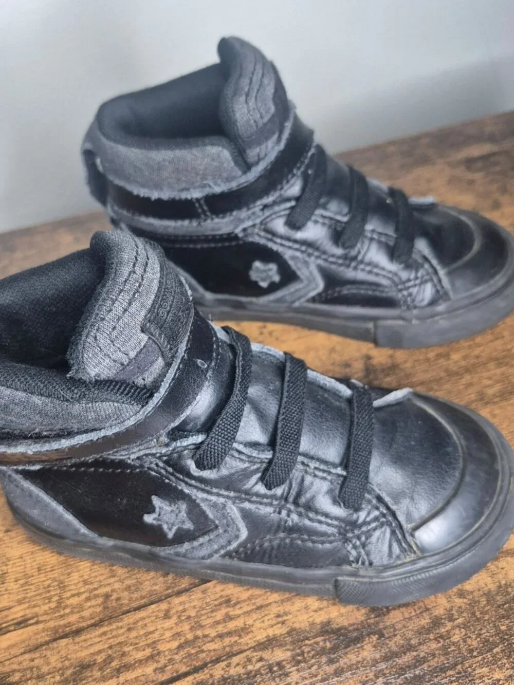 Converse Chuck Taylor All Star Infant/toddler sz8 Black Leather High-Top Sneaker